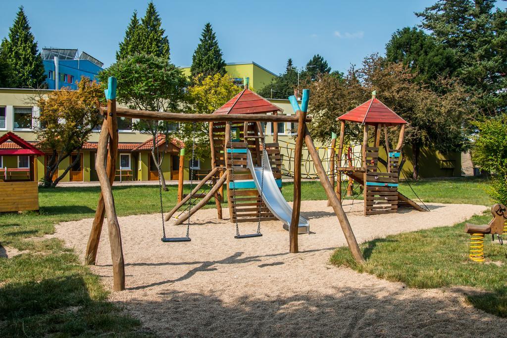 Penzion V Parku Cejkovice (Hodonin) Exterior foto