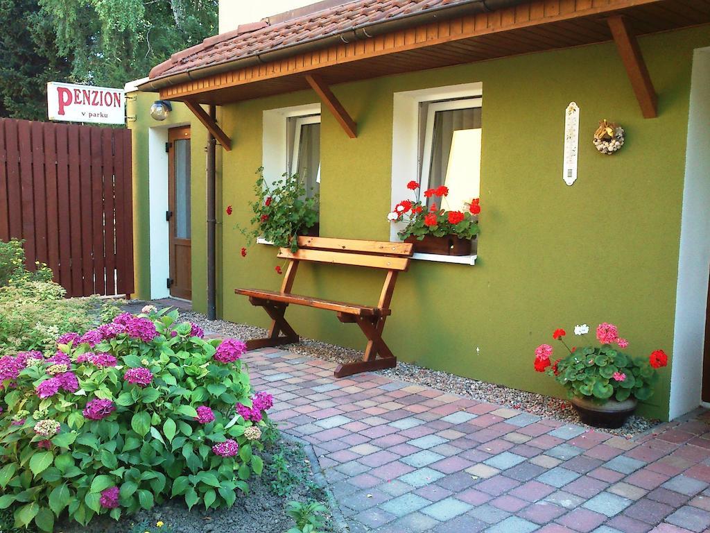 Penzion V Parku Cejkovice (Hodonin) Exterior foto